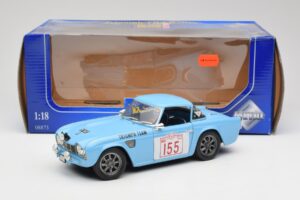 Triumph TR4 Rally Car Revell 1:18 8773 Metal - imagem 8 de 8
