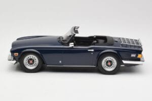 Triumph TR6 PI Azul Escuro Minichamps 1:18 155132032 Metal - imagem 3 de 6