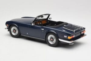 Triumph TR6 PI Azul Escuro Minichamps 1:18 155132032 Metal - imagem 5 de 6