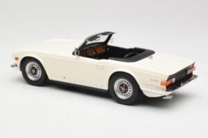 Triumph TR6 PI Branco Minichamps 1:18 155132035 Metal - imagem 5 de 6