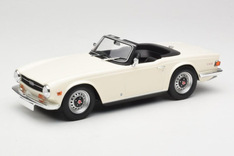 Triumph TR6 PI Branco Minichamps 1:18 155132035 Metal