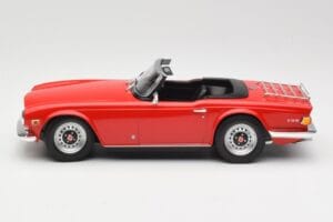 Triumph TR6 PI Vermelho Minichamps 1:18 155132031 Metal - imagem 3 de 6