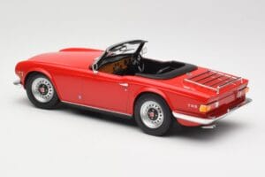 Triumph TR6 PI Vermelho Minichamps 1:18 155132031 Metal - imagem 5 de 6