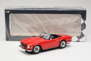 Triumph TR6 PI Vermelho Minichamps 1:18 155132031 Metal - imagem 6 de 6