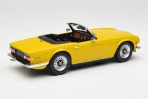 Triumph TR6 RHD Amarelo Minichamps 1:18 155132034 Metal - imagem 2 de 6