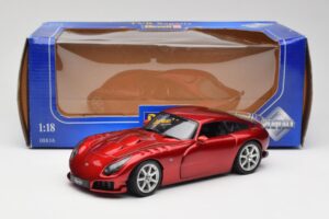 TVR Sagaris Vermelho Revell 1:18 08816 Metal - imagem 8 de 8