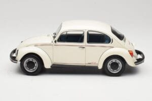 Volkswagen 1200 Jeans Bug Branco Minichamps 1:18 150057101 Metal - imagem 4 de 8