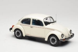 Volkswagen 1200 Jeans Bug Branco Minichamps 1:18 150057101 Metal - imagem 6 de 8