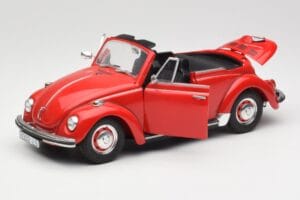 Volkswagen 1302 LS Cabriolet Vermelho Revell 1:18 08470 Metal - imagem 2 de 8