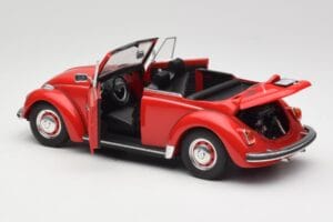Volkswagen 1302 LS Cabriolet Vermelho Revell 1:18 08470 Metal - imagem 5 de 8