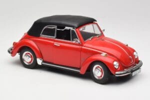 Volkswagen 1302 LS Cabriolet Vermelho Revell 1:18 08470 Metal - imagem 6 de 8