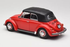 Volkswagen 1302 LS Cabriolet Vermelho Revell 1:18 08470 Metal - imagem 7 de 8