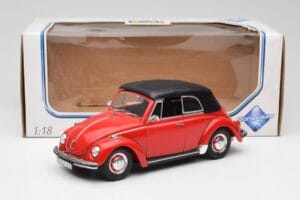 Volkswagen 1302 LS Cabriolet Vermelho Revell 1:18 08470 Metal - imagem 8 de 8