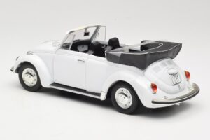 Volkswagen 1302 LS Cabriolet Branco Revell 1:18 8415 Metal - imagem 7 de 8
