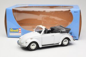 Volkswagen 1302 LS Cabriolet Branco Revell 1:18 8415 Metal - imagem 8 de 8