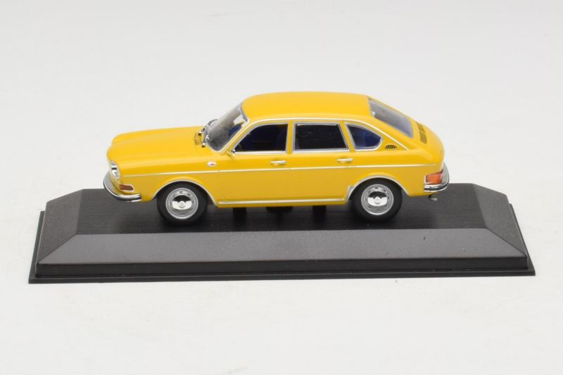 Volkswagen 411 Amarelo Minichamps 1:43 VW005 Metal