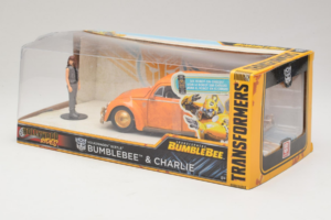 Volkswagen Beetle Bumblebee Transformers With Figure Metals Diecast 1:24 30114 Metal - imagem 3 de 3