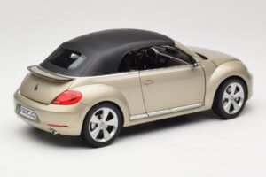 Volkswagen Beetle A5 Cabriolet Cinzento Kyosho 1:18 5C3099302P7W Metal - imagem 3 de 8