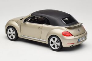 Volkswagen Beetle A5 Cabriolet Cinzento Kyosho 1:18 5C3099302P7W Metal - imagem 7 de 8