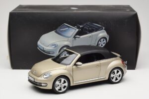 Volkswagen Beetle A5 Cabriolet Cinzento Kyosho 1:18 5C3099302P7W Metal - imagem 8 de 8