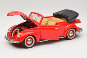 Volkswagen Beetle Cabriolet Vermelho Maisto 1:18 56010 Metal - imagem 2 de 8