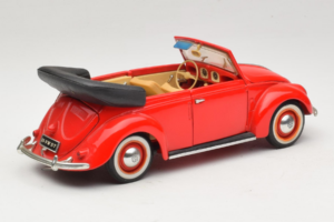 Volkswagen Beetle Cabriolet Vermelho Maisto 1:18 56010 Metal - imagem 3 de 8
