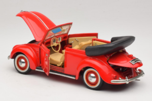Volkswagen Beetle Cabriolet Vermelho Maisto 1:18 56010 Metal - imagem 5 de 8