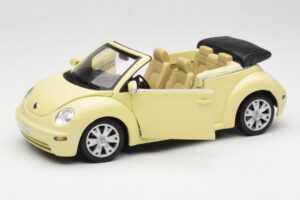 Volkswagen Beetle Cabriolet Amarelo Gate 1:18 VW24108 Metal - imagem 2 de 8