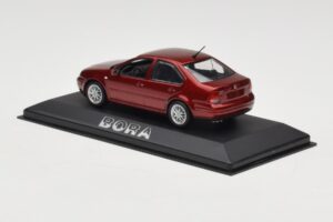 Volkswagen Bora Mk4 Red Metallic Minichamps 1:43 VW003 Metal - imagem 3 de 4