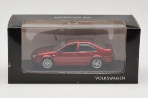Volkswagen Bora Mk4 Red Metallic Minichamps 1:43 VW003 Metal - imagem 4 de 4