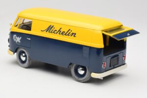 Volkswagen T1 Combi Michelin Preto & Amarelo Solido 1:18 9406 Metal - imagem 5 de 8
