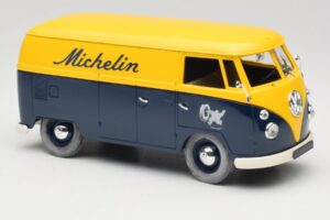 Volkswagen T1 Combi Michelin Preto & Amarelo Solido 1:18 9406 Metal - imagem 6 de 8
