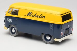 Volkswagen T1 Combi Michelin Preto & Amarelo Solido 1:18 9406 Metal - imagem 7 de 8