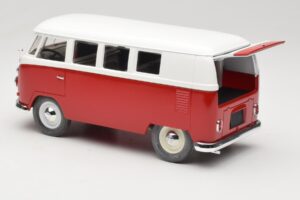 Volkswagen Combi T1 Vermelho & Branco Solido 1:18 8031 Metal - imagem 5 de 8