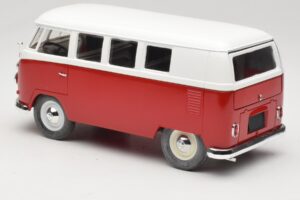 Volkswagen Combi T1 Vermelho & Branco Solido 1:18 8031 Metal - imagem 7 de 8