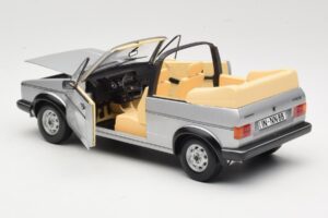 Volkswagen Golf Mk1 Cabriolet Prateado Sun Star 1:18 VW004 Metal - imagem 5 de 8