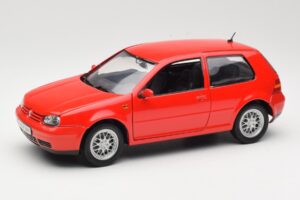 Volkswagen Golf Mk4 GTI Vermelho Revell 1:18 08943 Metal