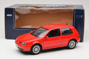 Volkswagen Golf Mk4 GTI Vermelho Revell 1:18 08943 Metal - imagem 8 de 8