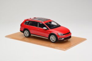 Volkswagen Golf Mk7 Alltrack Tornado Red DNA 1:18 DNA000035 Resina - imagem 4 de 6