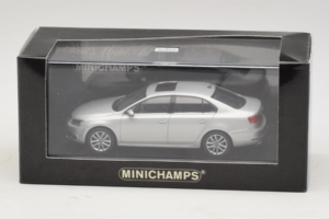 Volkswagen Jetta Mk6 Prata Minichamps 1:43 JETTA002 Metal - imagem 4 de 4