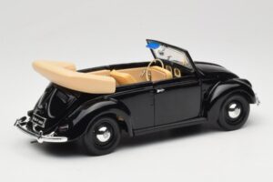 Volkswagen Carocha Cabriolet Preto Maisto 1:18 37800-M6 Metal - imagem 3 de 8