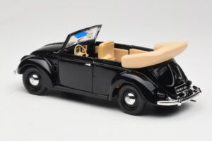 Volkswagen Carocha Cabriolet Preto Maisto 1:18 37800-M6 Metal - imagem 7 de 8