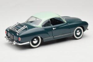 Volkswagen Karmann Ghia Azul Solido 1:18 8061 Metal - imagem 3 de 8