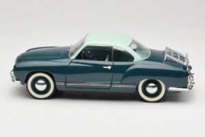 Volkswagen Karmann Ghia Azul Solido 1:18 8061 Metal - imagem 4 de 8