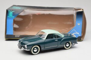 Volkswagen Karmann Ghia Azul Solido 1:18 8061 Metal - imagem 8 de 8