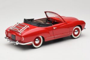 Volkswagen Karmann Ghia Cabriolet Vermelho Solido 1:18 8058 Metal - imagem 3 de 8