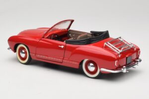 Volkswagen Karmann Ghia Cabriolet Vermelho Solido 1:18 8058 Metal - imagem 5 de 8