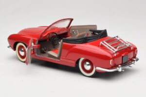 Volkswagen Karmann Ghia Cabriolet Vermelho Solido 1:18 8058 Metal - imagem 7 de 8