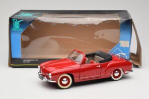 Volkswagen Karmann Ghia Cabriolet Vermelho Solido 1:18 8058 Metal - imagem 8 de 8