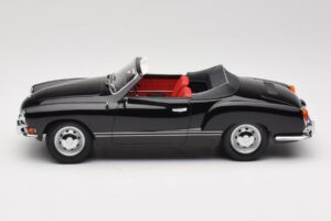 Volkswagen Karmann Ghia Cabriolet Preto Minichamps 1:18 155054031 Metal - imagem 3 de 6